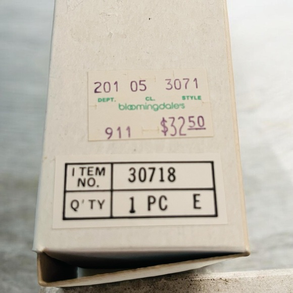 Bloomingdale’s White Bone China Bunny Figurine with Pink Accents & Ribbon (NIB) - Picture 7 of 7